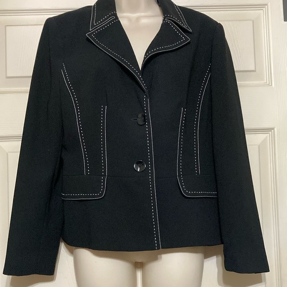 Black jacket with white contrast stitching size P12 - Picture 1 of 13
